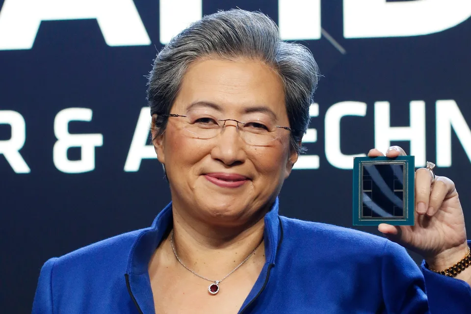 AMD CEO Lisa Su presenting an AMD chip