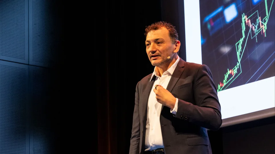 Dataiku co-founder Florian Douetteau speaking on stage