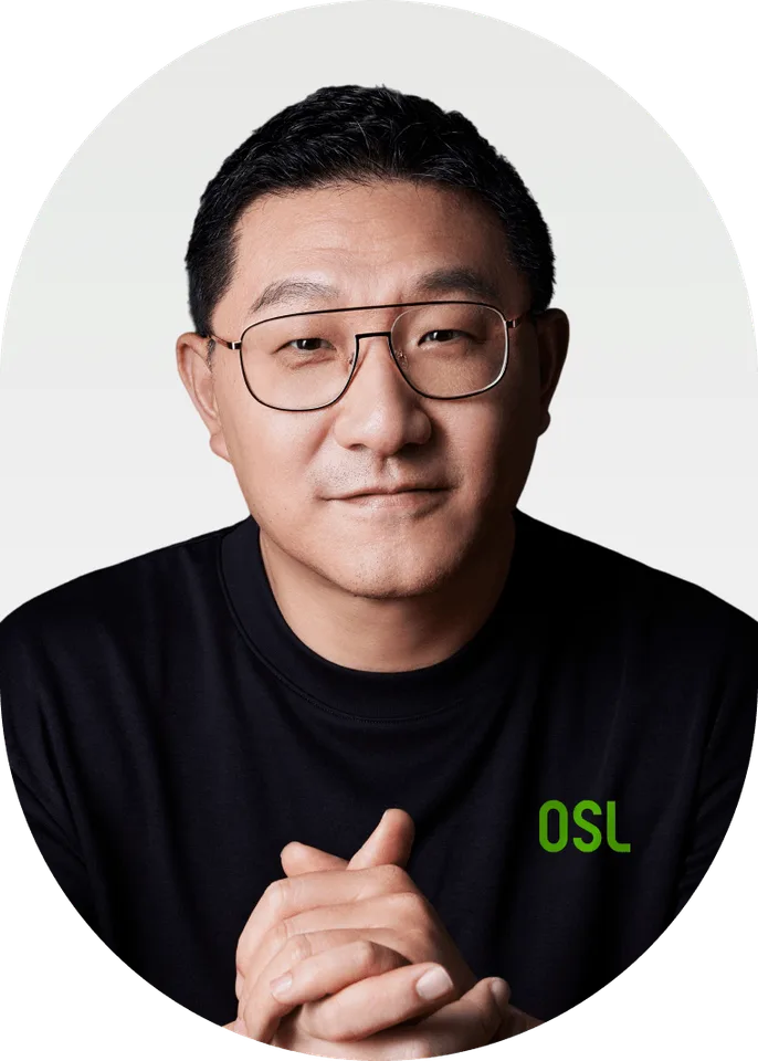 공식 경영진 페이지의 Kevin Cui 사진입니다.