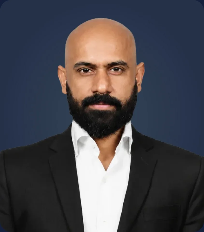 Shahid Hanif의 공식 임원 사진입니다.