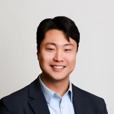 Jae Lee의 실제 사진입니다.
